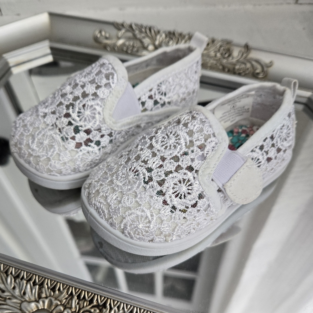 Elegant White Lace Slip-On Shoes